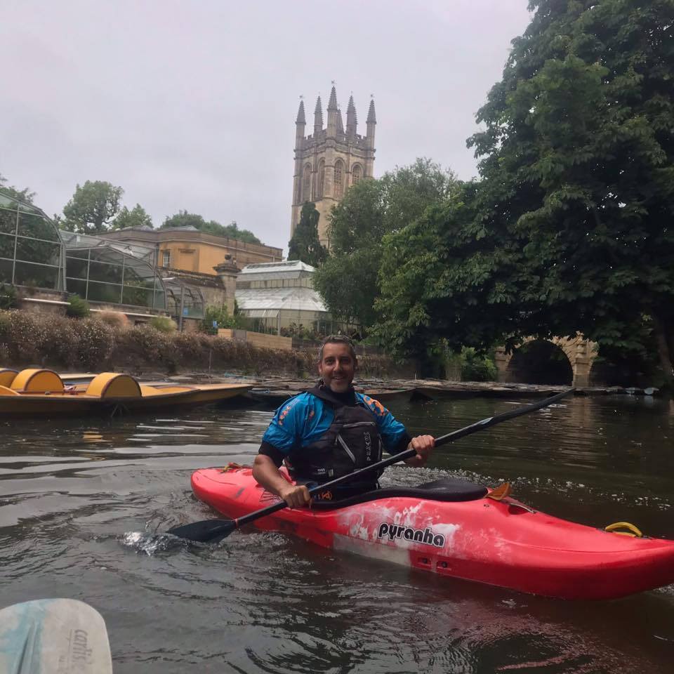 Photo of a man in a kayak, on the Thames on London 